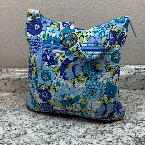 Vera Bradley Handbags - Vera Bradley crossbody bag